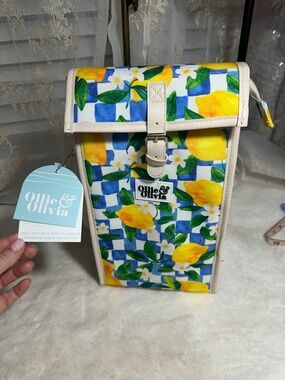Ollie& Olivia lemon insulated wine bottle carrier